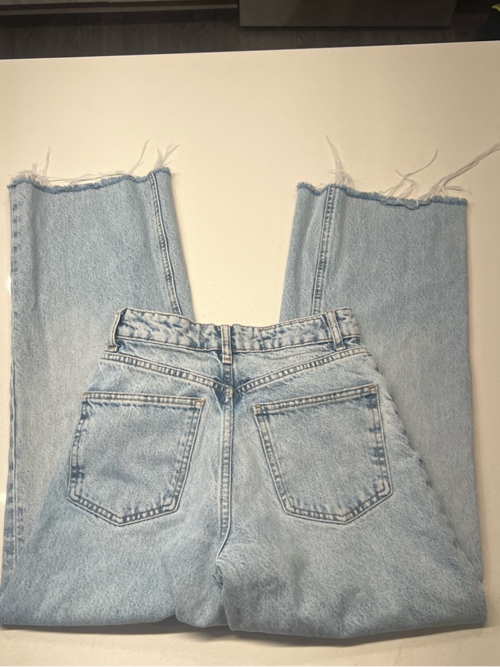 Light Blue raw hem Zara jeans - Picture 2 of 7